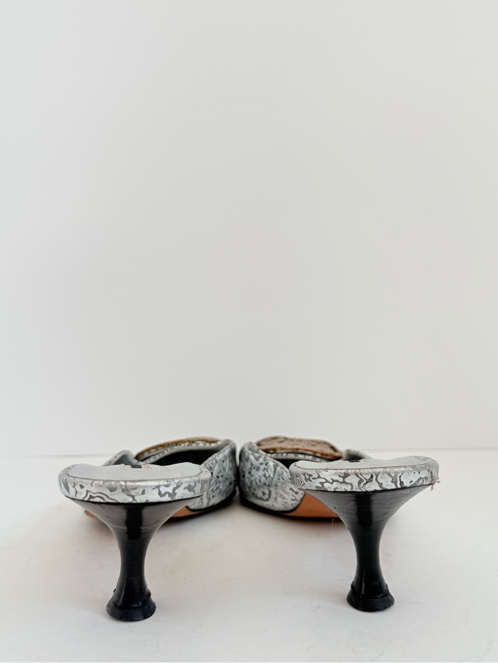 Manolo Blahnik Silver Metallic Brocade Jacquard Beaded Medallion mules heels 39 - Picture 5 of 8